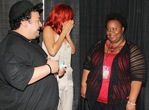 rihanna-fan-proposes-2